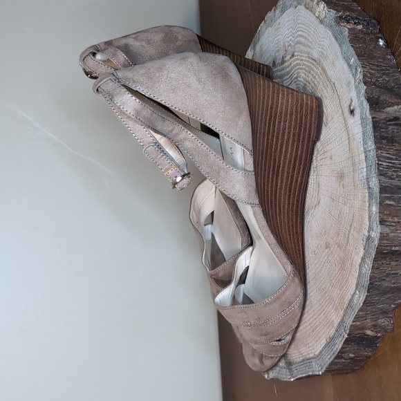 NINE WEST wedge heels with ankle strap- suede nude - Picture 5 of 12